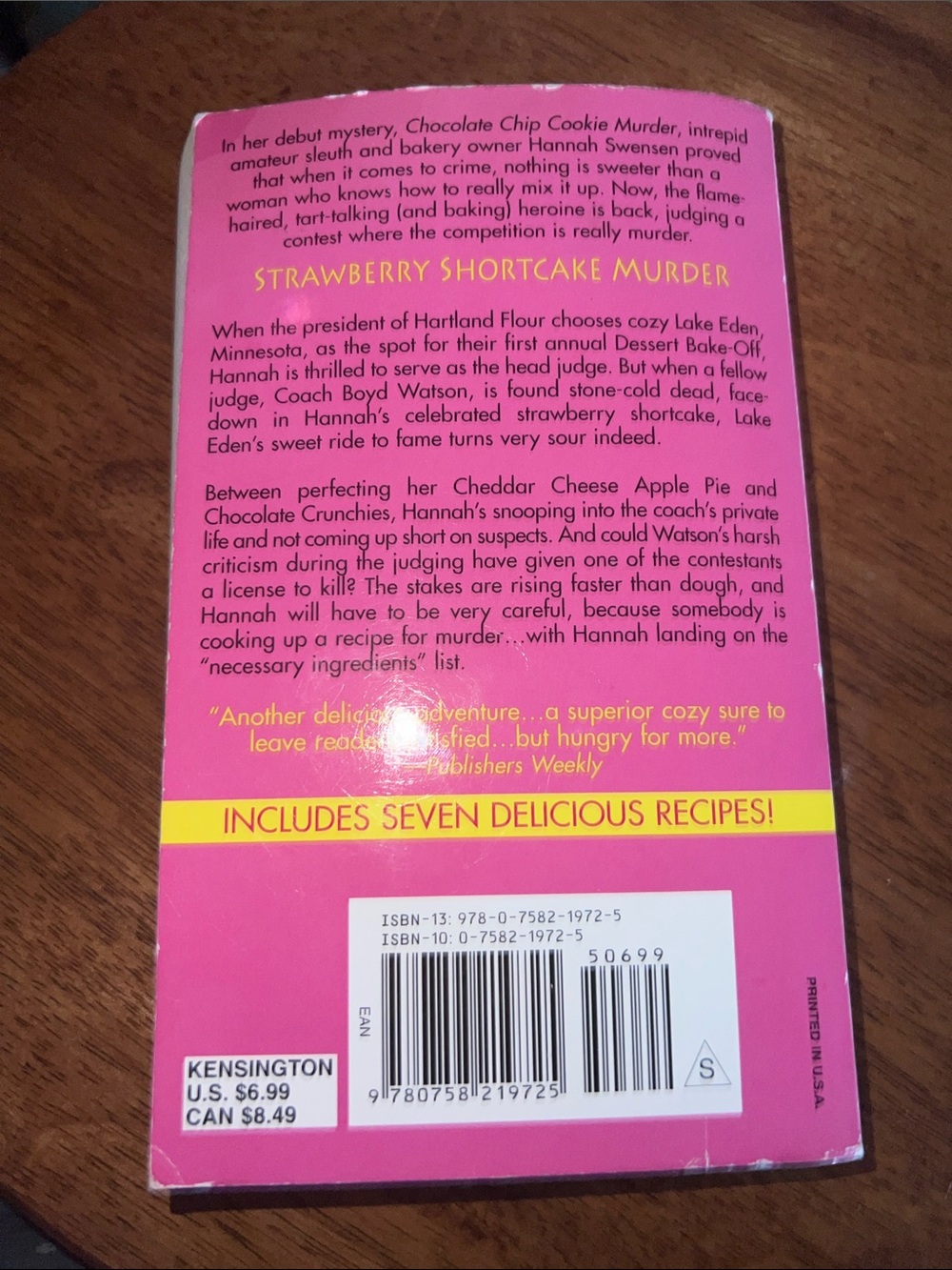 Joanne Fluke Strawberry Shortcake Murder - Pink Paperback Book - Picture 5 of 5